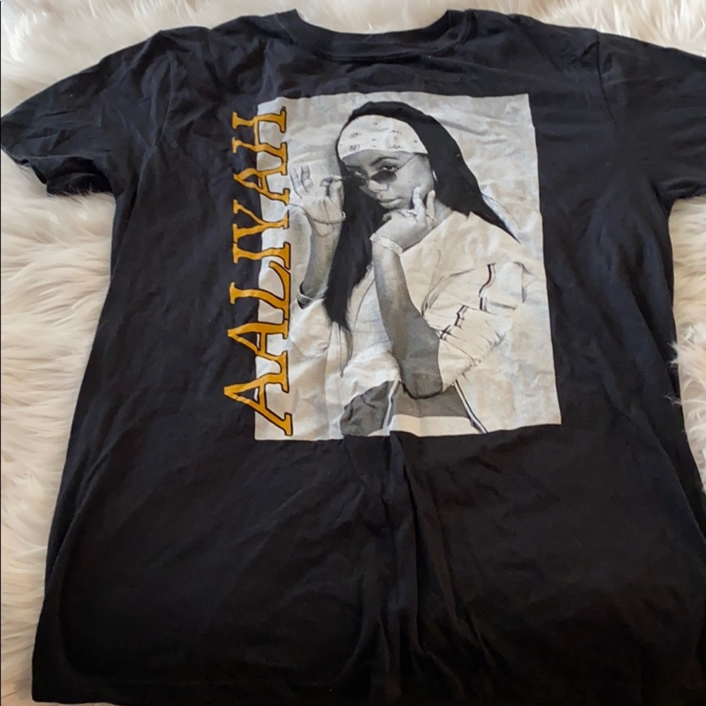 Aaliyah Tee Shirt Size Large